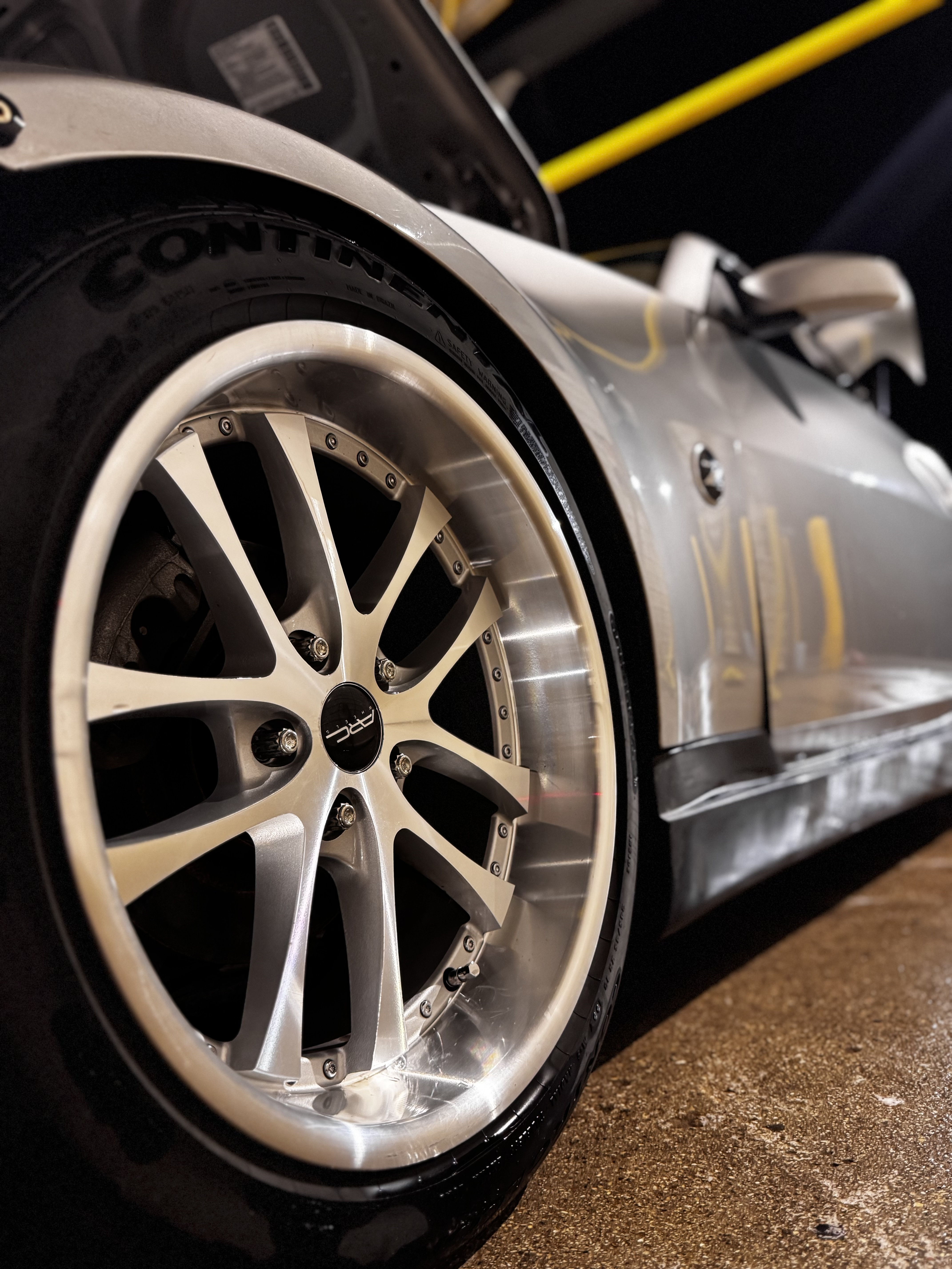 350Z wheel close-up